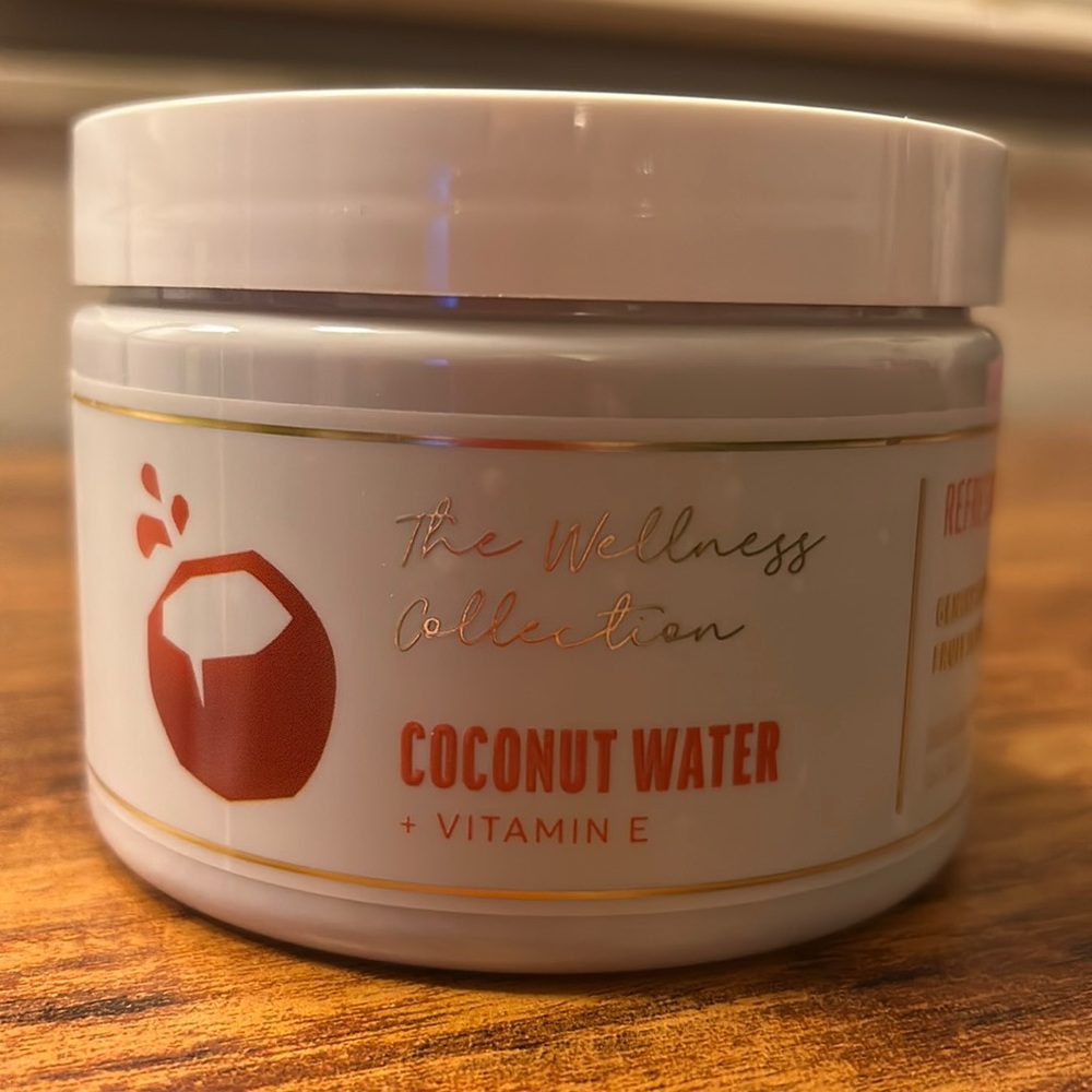 Bath and Body Works Coconut Water Fruit Scrub